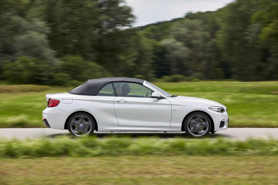  BMW 220d Convertible M Sport Package 2016 года  (WW) (фото 17 из 65)